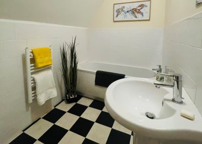 Lincoln House bathroom